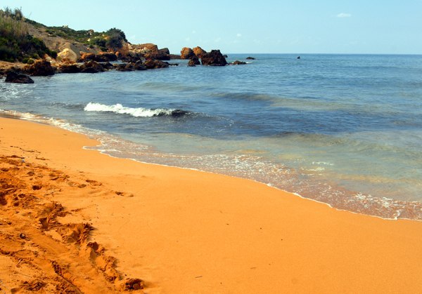 Золотий пісок також можна знайти на пляжах Гавайських островів, в грецькій Кефалонии і на іспанському острові Тенеріфе