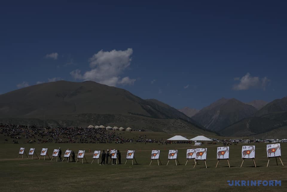 Стрільби з традиційного лука в ці дні проходять в ущелині Кирчин в Киргизстані