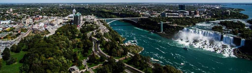 Ніагара-Фоллс (Niagara Falls) - місто, що розкинулося на Ніагарський водоспадах