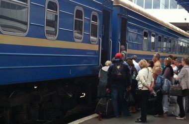 16 квітня 2015 року, 12:43 Переглядів:   УЗ і Придніпровська залізниця призначили додаткові поїзди до травневих свят