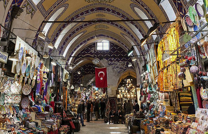 Гранд базар у Стамбулі вважається найбільшим критим ринком в світі, хоча офіційного підтвердження цього рекорду, як я розумію, немає