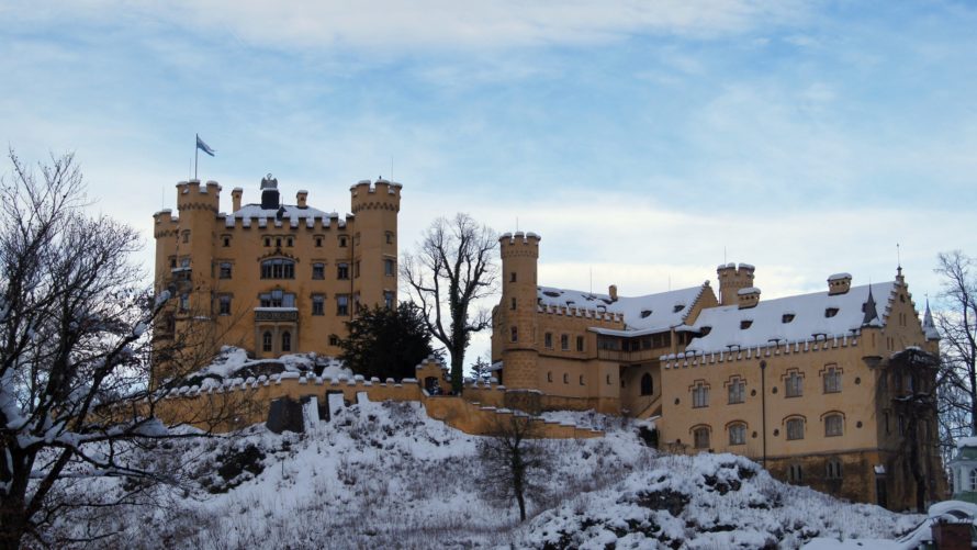 Ще інформація для тих, хто не знає: зовсім поруч із замком Нойшванштайн знаходиться ще один замок, під назвою Хоеншвангау