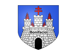 Курортне місто Боніфачо (Bonifacio) займає чудове відокремлене місце на самій південній частині Корсики на вузькому півострові зі сліпуче білого вапняку