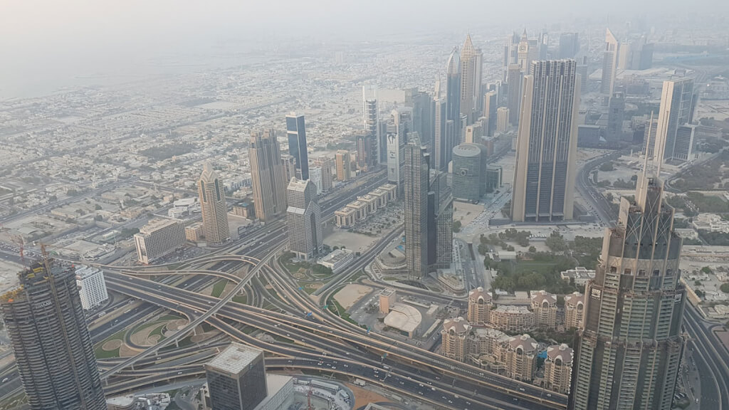 Хмарочоси Дубая, вид з шосе
