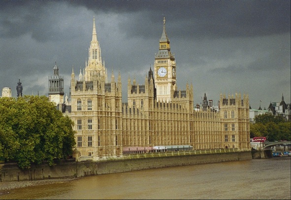 Вестмінстерський палац (Palace of Westminster, Westminster Palace) - будівля на березі   Темзи   в   лондонському   районі   Вестмінстер   , Де проходять засідання   британського парламенту