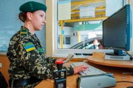 Заповнювати міграційну картку на прикордонний контроль не потрібно, оскільки відмітка про перетин російсько-українському кордоні проставляється в паспорті
