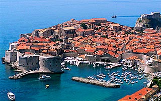 Тури в Хорватію на травневі - хороший варіант для любителів красивих пейзажів, неспішних прогулянок біля моря і посиденьок в місцевих кафе і ресторанах