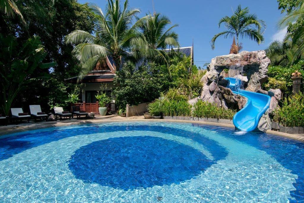 Туристи, які живуть в інших районах, добираються до цього пірсу через все місто, а гостям Siam Bayshore Resort & Spa йти до нього 3 хвилини