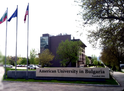 Вища освіта в Болгарії   можна отримати як в державній установі, так і в приватному
