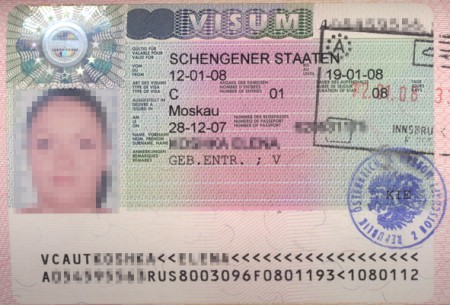 Австрія входить до складу   Шенгенської зони   , Тому для громадян РФ віза до Відня необхідна