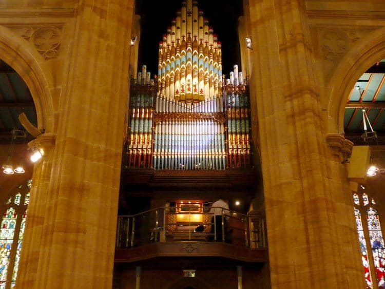 Внутрішній інтер'єр собору Святого Андрія в Сіднеї   Sardaka (talk)   Величезний орган в соборі Святого Андрія в Сіднеї   Hermione9753 (talk)