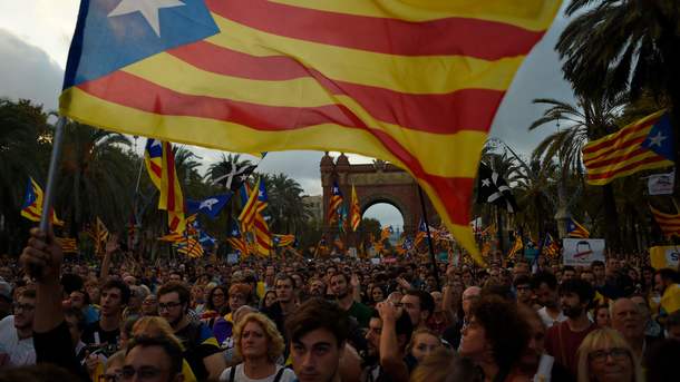12 жовтня 2017, 7:08 Переглядів:   Влада Каталонії відклали проголошення незалежності, щоб почати діалог з іспанською владою