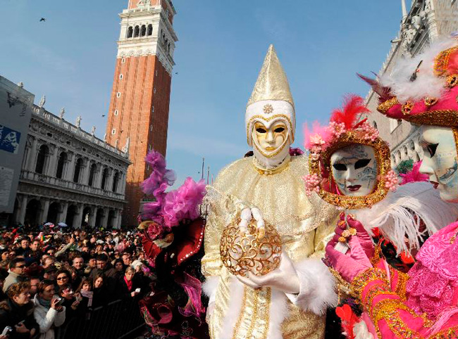 У лютому в Італії можна потрапити на карнавал або фестиваль і провести час весело