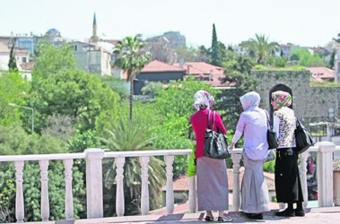 15 июня 2012, 12:49 Переглядів:   У теплу пору року на курорти Анатолійського півострова народ приїжджає з усієї Європи