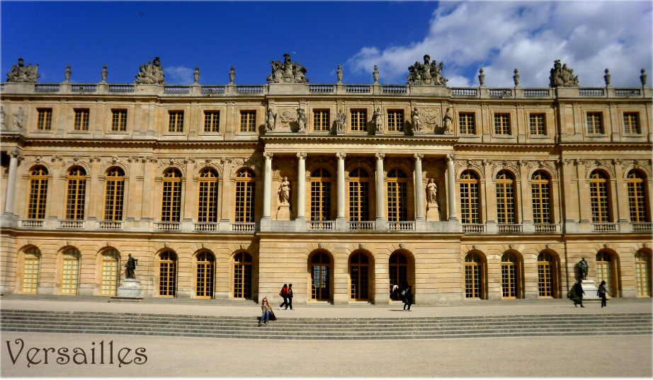 Начитавшись історичних книг про королів Франції, які давали шикарні бали в Версалі, а так само про Марію-Антуанетту і її ферму, театр і малий Тріанон, звичайно ж відвідування Версаля було другим пунктом