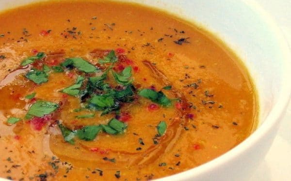 Головною відмінністю властивістю національних супів можна назвати їх консистенцію - як правило, мова йде про густих супах (супах-пюре)