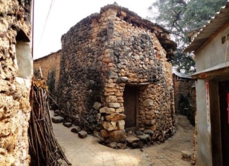 Будинки в селі Лаосюйдянь побудовані з скам'янілостей