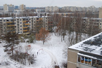 Але для цінителів радянської житлової типовий архітектури там є кілька десятків готелів (від 20 EUR)