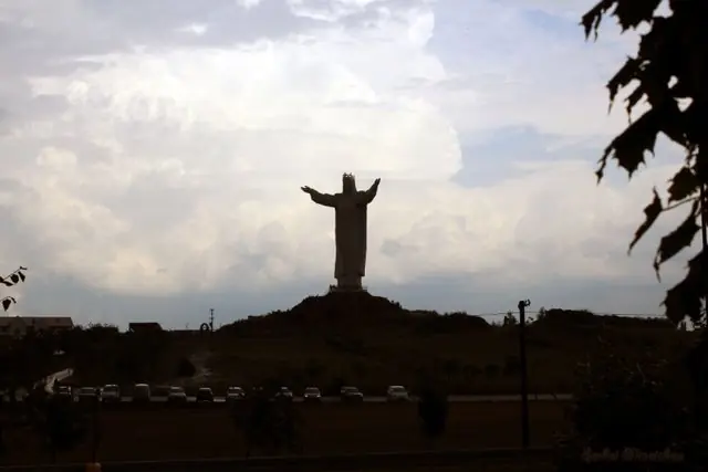 З'їхавши з «Автостради Вольношчі», через 10 км ми вже з радістю бачимо статую Ісуса