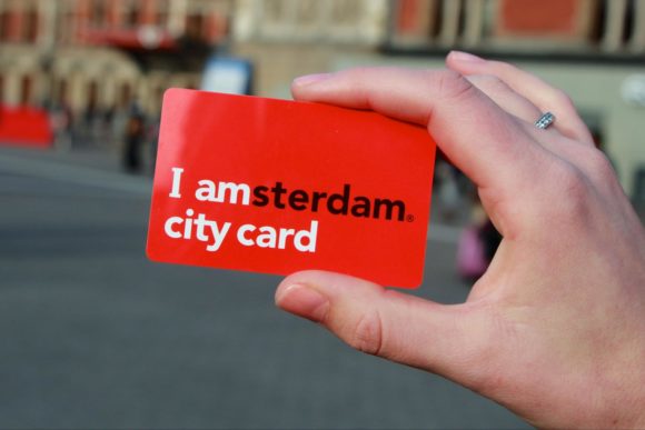 Три типу Я карта міста Амстердам є:   Я Амстердам Карта 24 Годинники: Ціна 55,00 Євро;   Я Амстердам Карта 48 Годинники: Ціна 65,00 Євро;   Я Амстердам Карта 72 Годинники: Ціна 75,00 Євро;   Я Амстердам Карта 96 Годинники: Ціна 85,00 Євро;