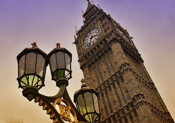 Біг-Бен - символ Лондона, вежа-годинник, вежа-дзвін, не менш відома, ніж Кремлівська