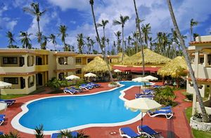 Бюджетний готель категорії 3 * знаходиться в містечку Пунта-Кана, на першій пляжної лінії