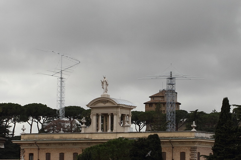 Зв'язок з Папою під час його виїздів за межі Ватикану давно супутникова, а основний передавальний центр Радіо Ватикану Santa Maria Di Galeria знаходиться в 20 кілометрах від Риму, біля Anguillara Sabazia