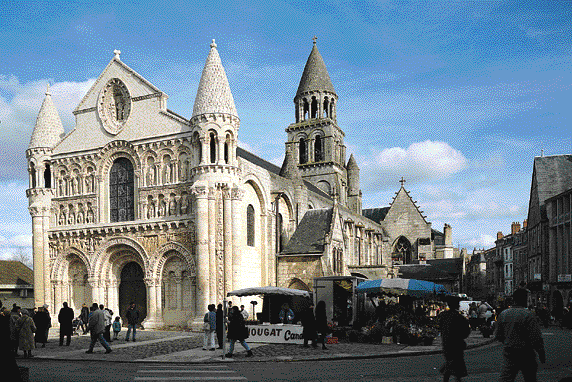 Досягнення Сен-Савен отримали розвиток в церкви Нотр-Дам-ля-Гранд в Пуатьє - типовому зразку архітектури області Пуату і разом з тим одному з прекрасних пам'яток архітектури Західної Франції, побудованому в другій чверті XII століття