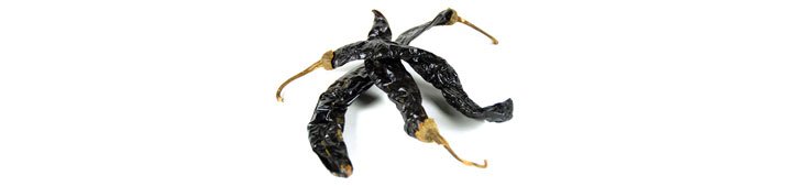 Чилі пасив або чилі Негро досить відомий мексиканський сушений чилі чорного кольору з не дуже пекучий смак