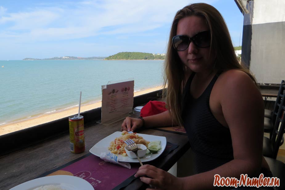 Пообідали в кафе з видом на море на найдорожчому пляжі за 400 бат