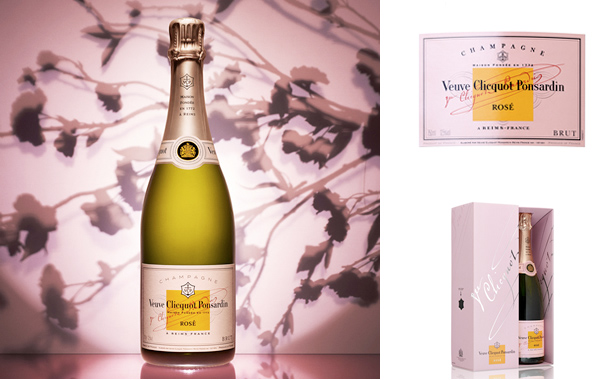 В наші дні рожеве Veuve Clicquot Rosé виробляють додаванням піно нуар до класичного шампанського провину будинку Yellow Label - Жовта мітка