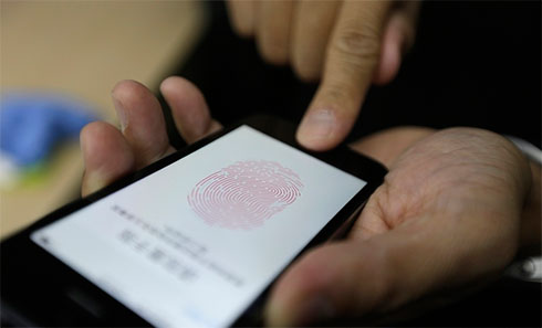Одним з найактуальніших трендів на сьогоднішній день у сфері безпеки платежів є біометрія, зокрема, використання відбитків пальців як паролі