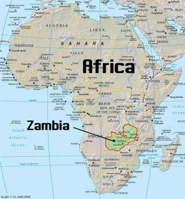 Республіка Замбія на карті знаходиться в глибині території південної частини Африки і не має виходу до океану