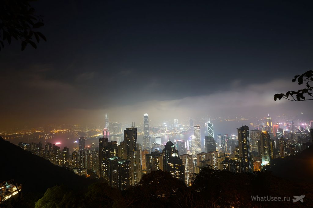 Види на Гонконг звідти відкриваються набагато крутіше і ніхто не заважає фотографувати і ставити штатив: