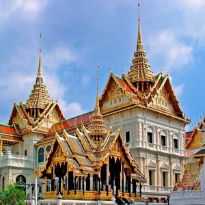 Якщо ваша подорож по Таїланду лежить через Бангкок, Королівський палац - приголомшлива історична екскурсія, від якої не варто відмовлятися