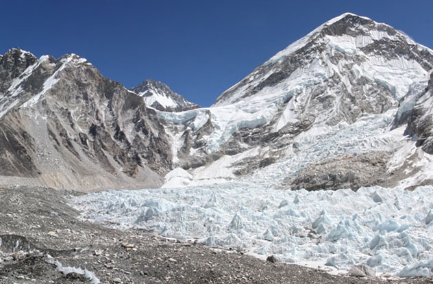 Спори по приводи висоти Евересту