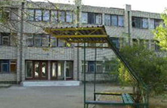 Дитячий табір Іскра   Бердянськ;  на 300 місць, в кімнатах по 4-5 чоловік, цілодобова охорона, поїздки в Дельфінарій, екскурсії в Бердянський музей