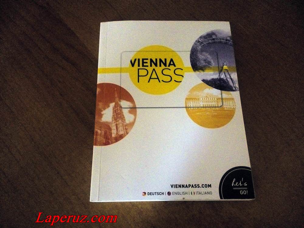 З бейджиком Vienna Pass дають путівник (є коментарі англійською мовою), карту і книжечку знижок, які діють в декількох магазинах і ресторанах, але ми ними не скористалися, тому що ці місця не відвідували