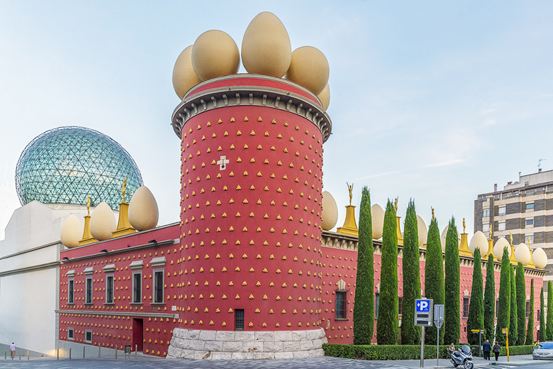 Знаходиться цей музей в чарівному каталонському містечку Фігерос, розташованому в 140 км від Барселони