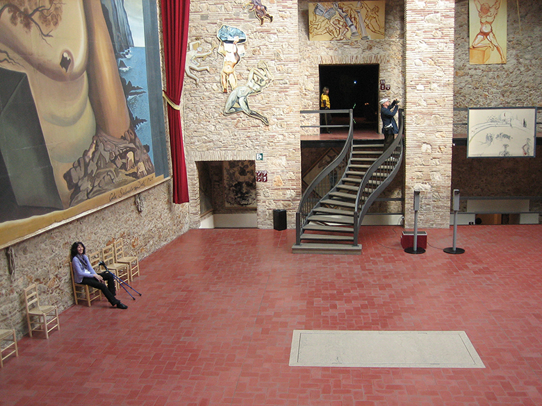 Театр-музей Сальвадора Далі у Фігерасі   Могила Сальвадора Далі