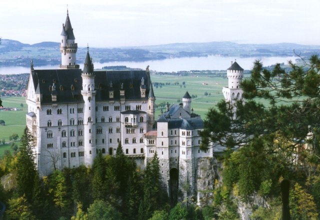 Замок є уособленням в архітектурі ідеалів лицарського стилю